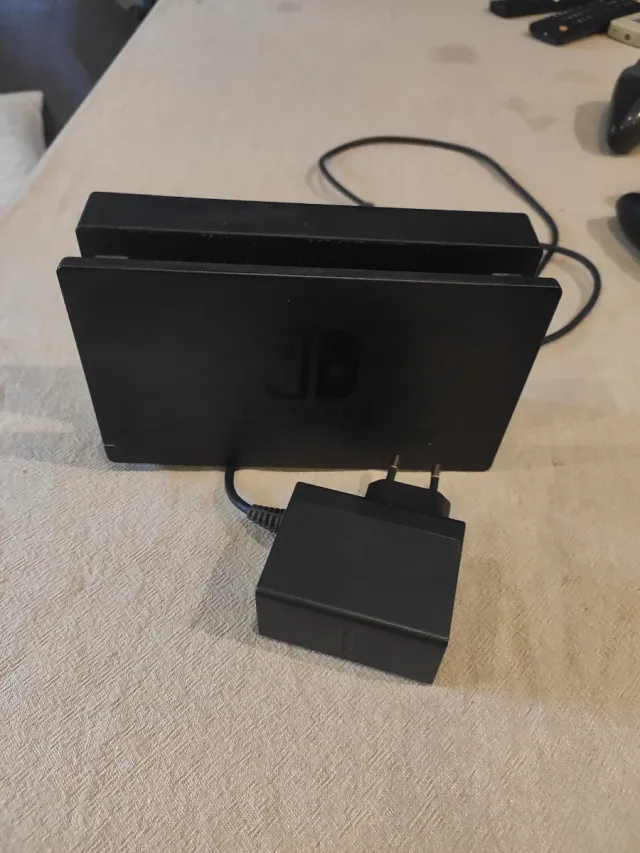 Nintendo Switch Base + Cargador y HDMI Originales