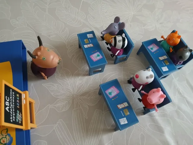 Escuela Peppa Pig con figuras