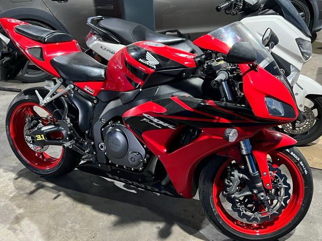 Llantas CBR1000RR 2007 y aceite 300v