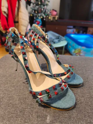 Sandalias vaqueras tachuelas multicolor