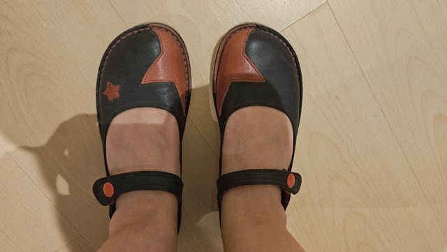 Zapatos Camper manoletinas piel negro y rojo