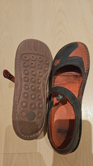 Zapatos Camper manoletinas piel negro y rojo