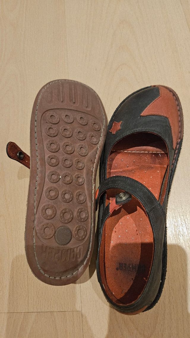 Zapatos Camper manoletinas piel negro y rojo