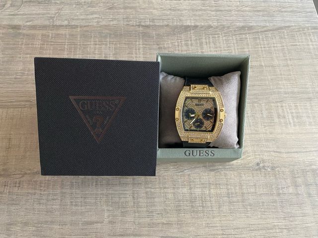 Reloj Guess Dorado y Negro
