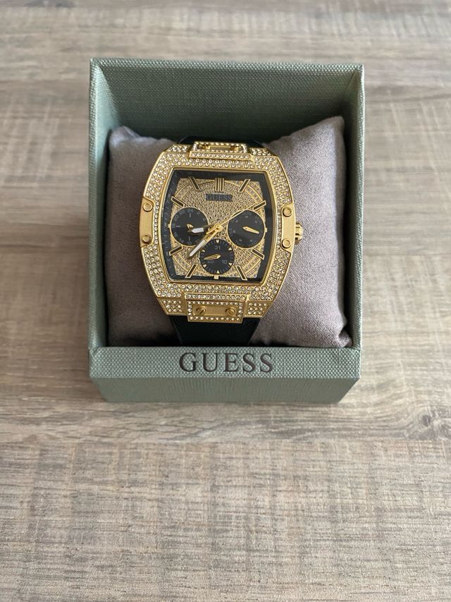 Reloj Guess Dorado y Negro