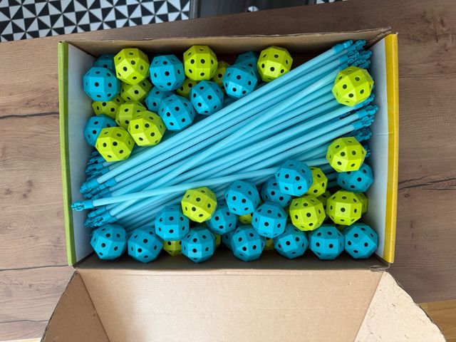 Set di costruzione con aste e connettori