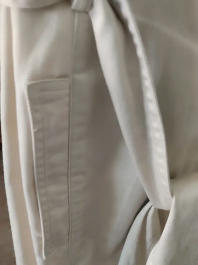 Vestido camisero beige con cinturón