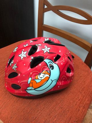 Casco infantil con estrellas y zorro