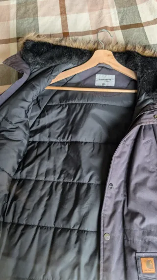 Chaqueta Carhartt Negra con Capucha