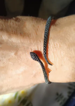 Pulsera Swarovski Serpiente Negra y baño oro rosa