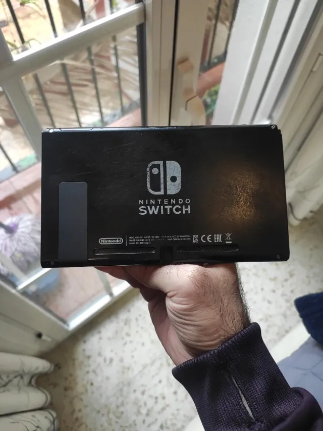 Nintendo Switch Negra (No enciende)