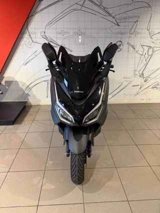 Honda Forza 125 Negra