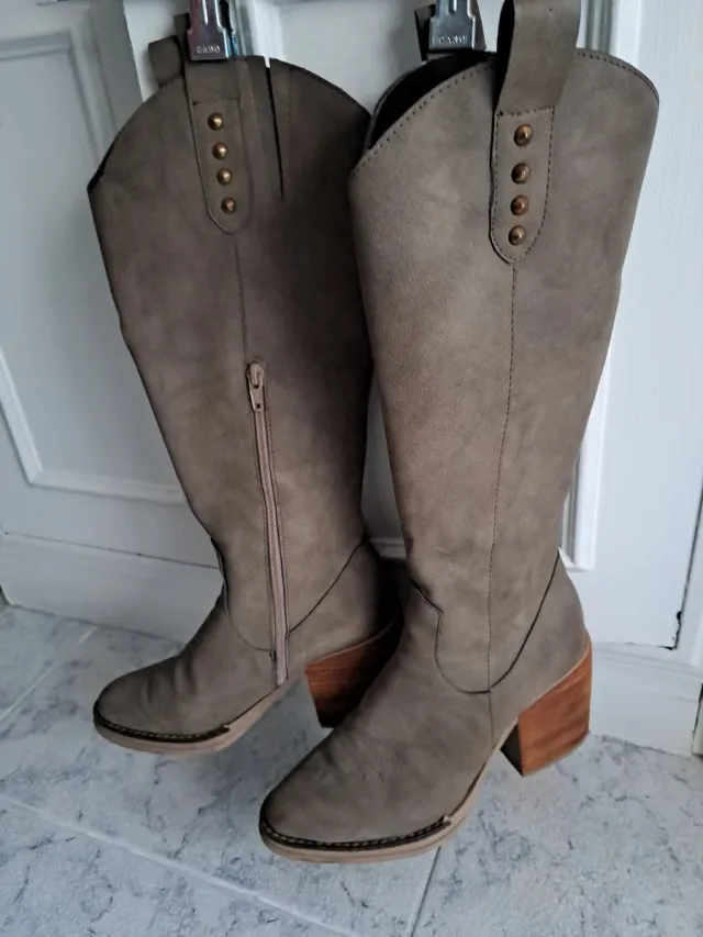 Botas altas de ante con tacón