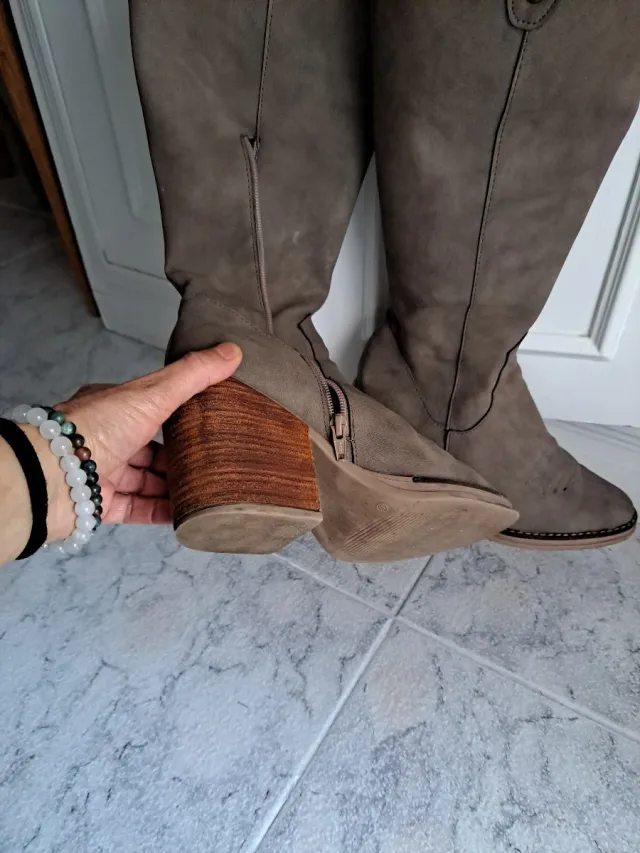 Botas altas de ante con tacón