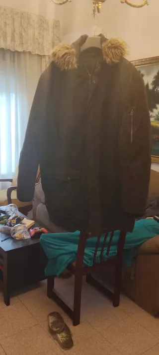 Chaquetón parka con capucha