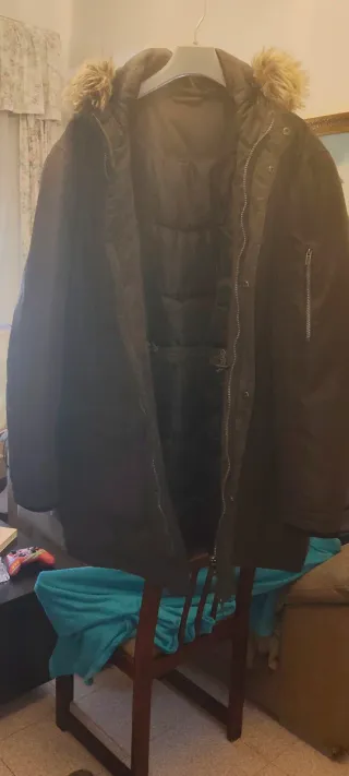Chaquetón parka con capucha