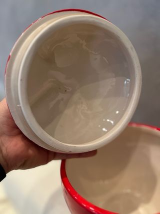 Contenitore in ceramica a forma di fragola