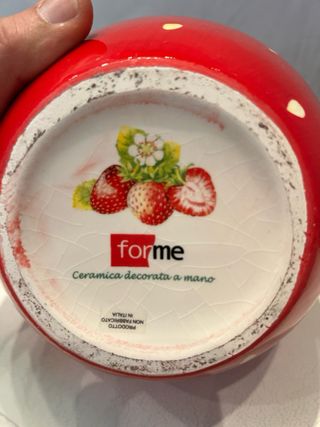 Contenitore in ceramica a forma di fragola