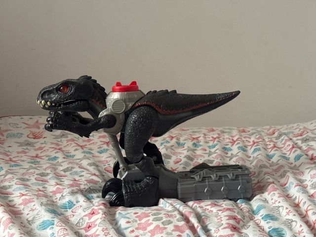 Dinosaurio T.Rex con movimiento a pilas