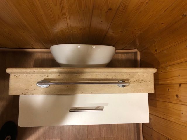 Lavabo y encimera de mármol con cajón