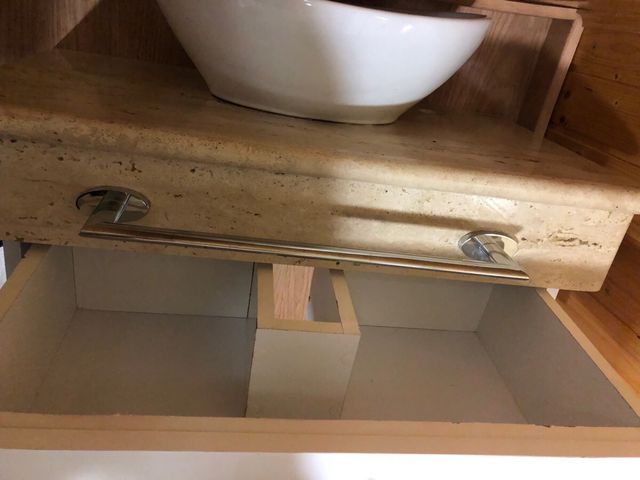 Lavabo y encimera de mármol con cajón