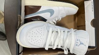 Nike Jordan Ari Blancas/Marrones