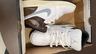 Nike Jordan Ari Blancas/Marrones