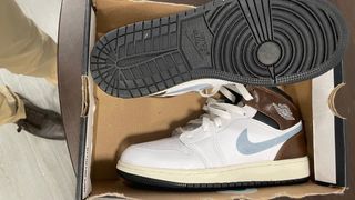 Nike Jordan Ari Blancas/Marrones