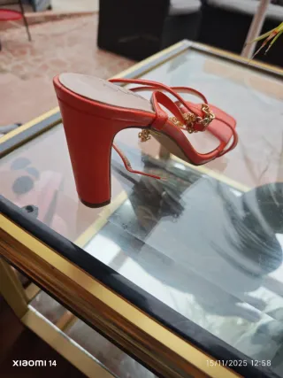 Zapatos de tacón naranjas