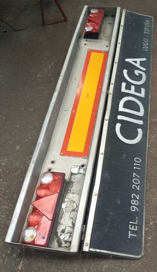 Lanza giratoria, guardabarros y defensa inox.