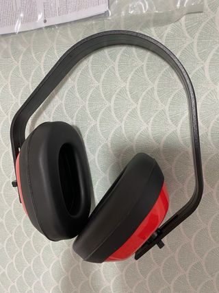 Zapatos de trabajo y orejeras