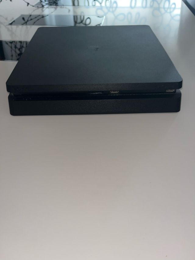 PlayStation 4 Slim Negra