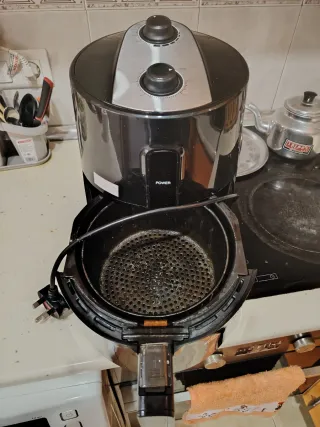 Freidora de aceite negra