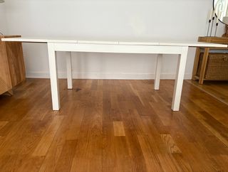 Mesa comedor extensible 220/140 y 8 sillas blancas