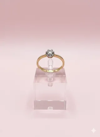 Anillo de oro con brillante