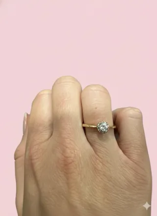 Anillo de oro con brillante