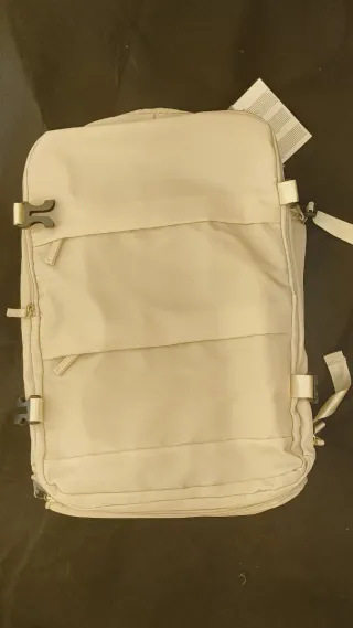 Mochila multiusos nueva con cargador e impermeable