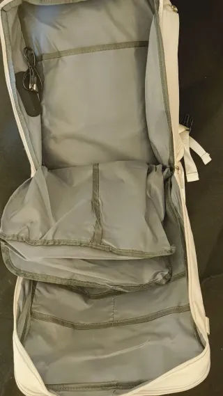 Mochila multiusos nueva con cargador e impermeable