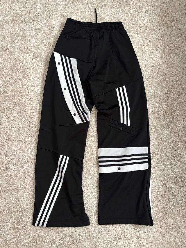 Pantalón chándal Adidas negro y blanco
