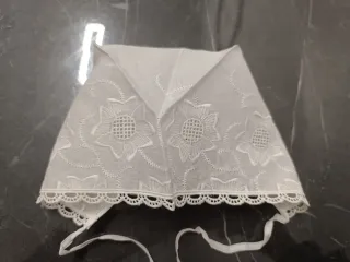 Cappellino neonato cotone pizzo floreale