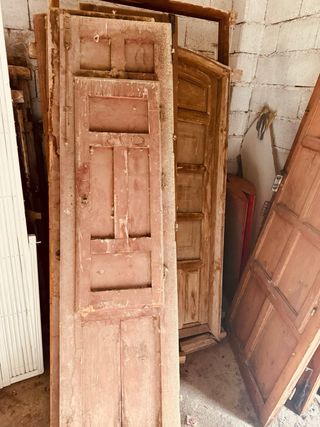 Puertas y ventanas madera maciza antiguas