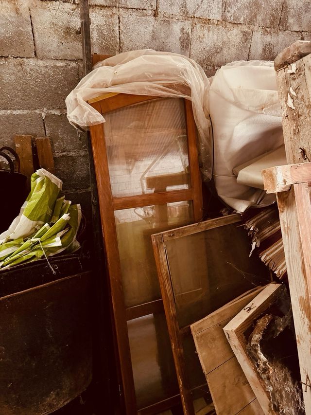 Puertas y ventanas madera maciza antiguas