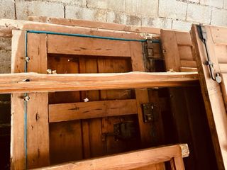 Puertas y ventanas madera maciza antiguas