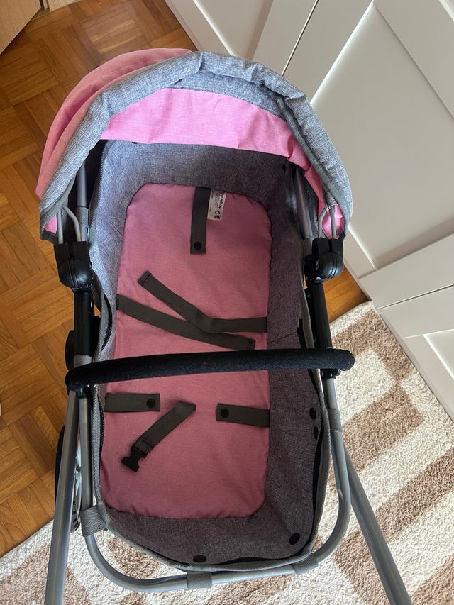 Carrito de muñecas gris y rosa