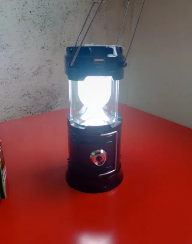 Linterna solar recargable sin pilas