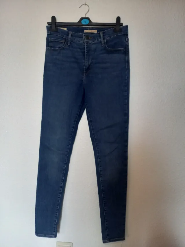 Pantalón Levi's 720 High Rise Super Skinny T29