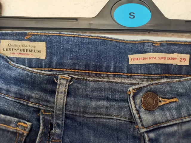 Pantalón Levi's 720 High Rise Super Skinny T29