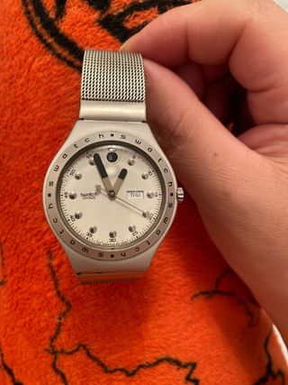 Reloj Swatch Swiss Plata y Blanco