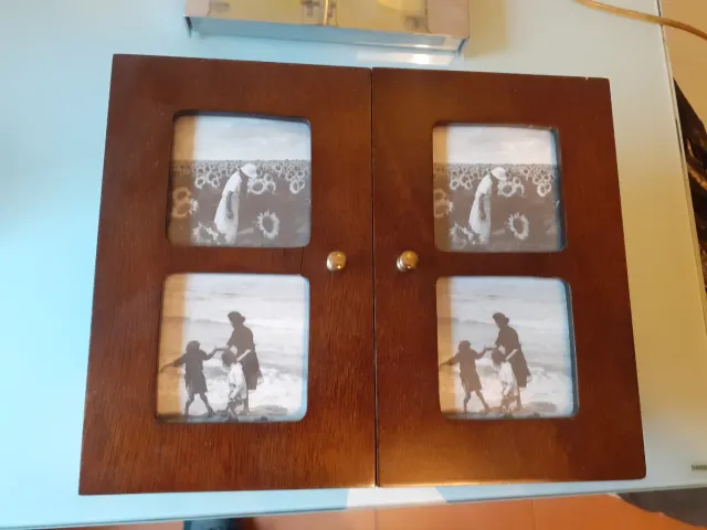 Caja de madera con portafotos