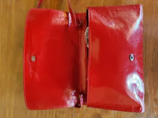 Bolso de mano rojo